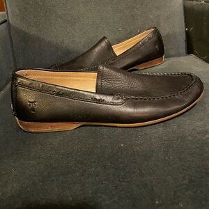 FRYE LEWIS VENETIAN Driving Shoe Loafer